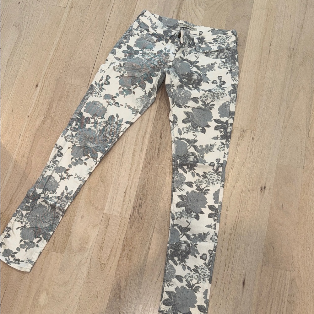 Mavi White Skinny Jeans with Gray Floral Print